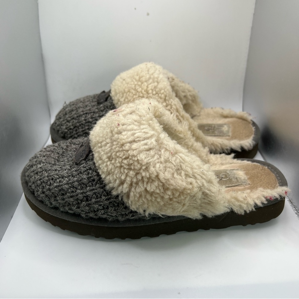 Women’s UGG Cozy Slippers Size 7